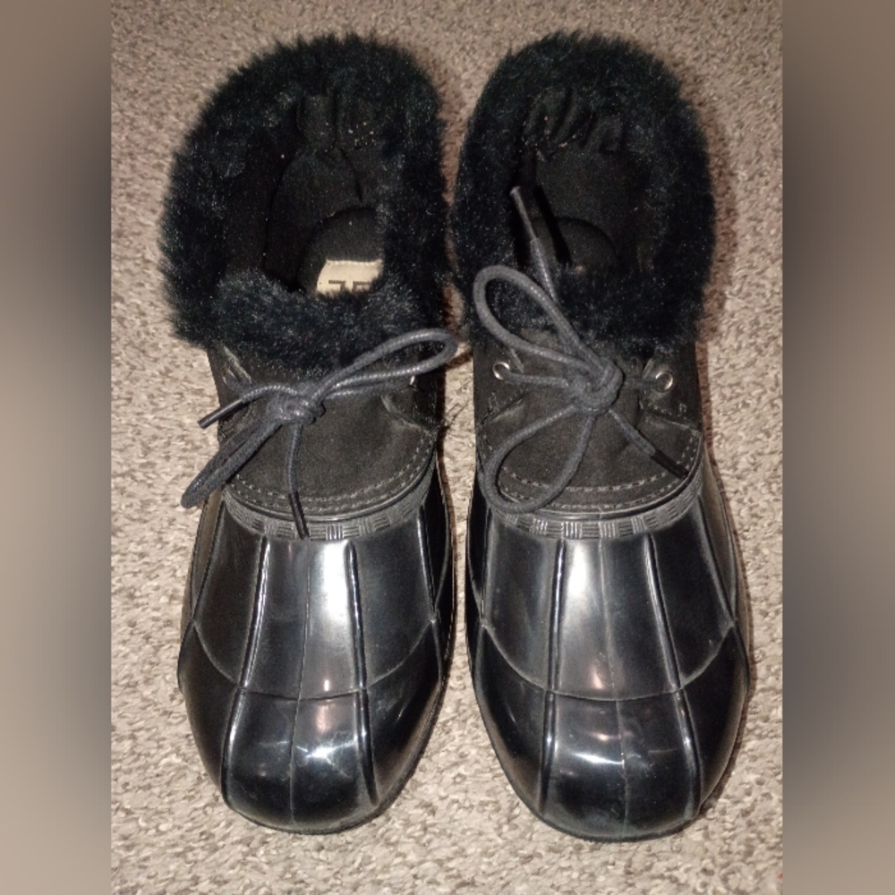 jf j.ferrar Women's Black Faux-Fur Trim Lace-Up Rain Boots